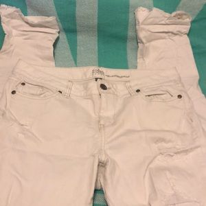 NY & Co white boyfriend jeans size 6